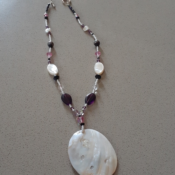 Beaded Necklace with Shell Pendant - Picture 5 of 6